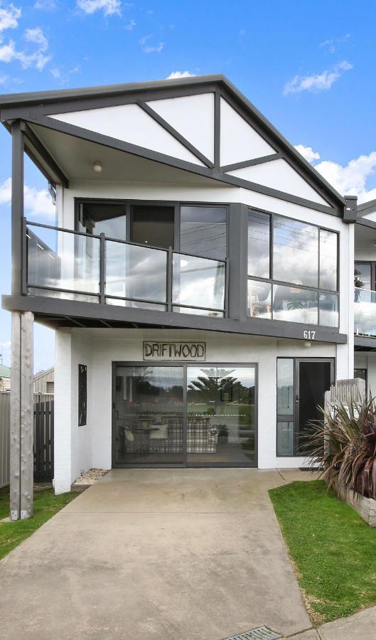 Driftwood Townhouse - Waterfront-Central Location Lakes Entrance Exterior photo